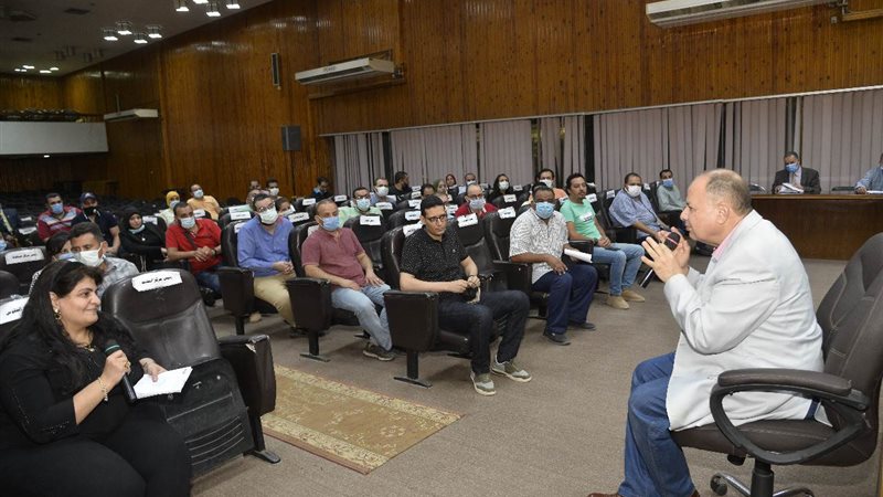 اجتماع محافظ أسيوط