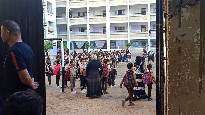 جانب من انتظام الطلاب