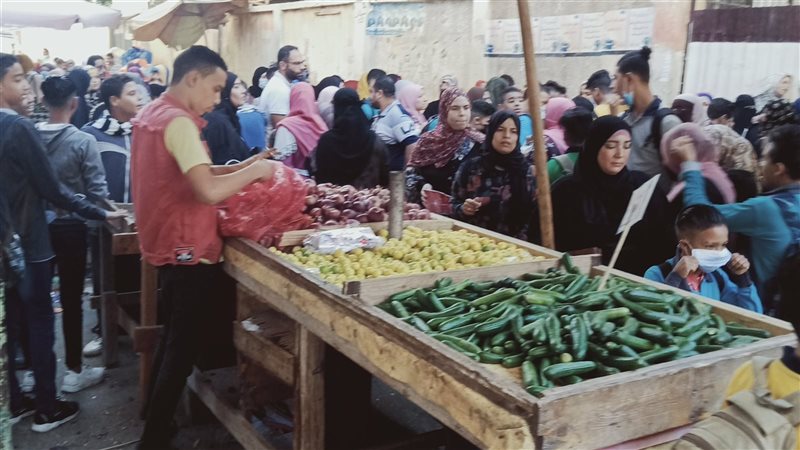 الباعة الجائلون يسيطرون
