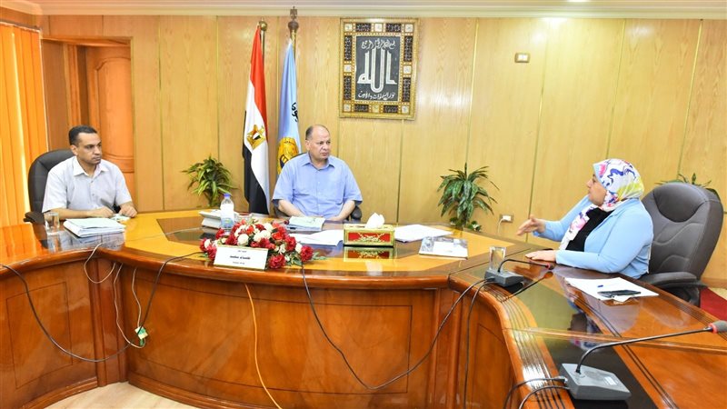 لقاء محافظ أسيوط،