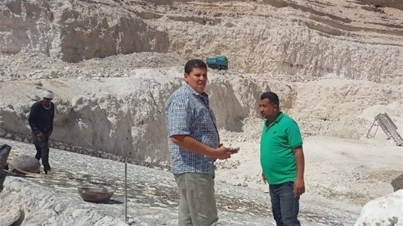 متابعة مخرات السيول
