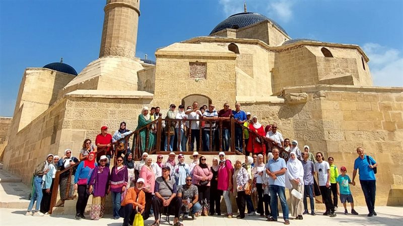 توافد الزائرين على
