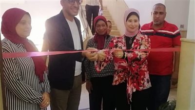 رئيس حي الجمرك بالإسكندرية تفتتح معرض أهلا مدارس