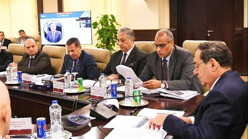 وزير البترول خلال