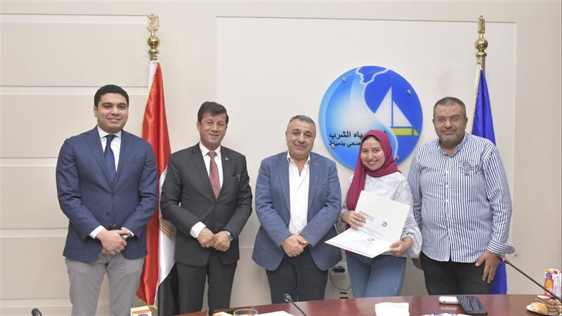 تكريم المتفوقين من