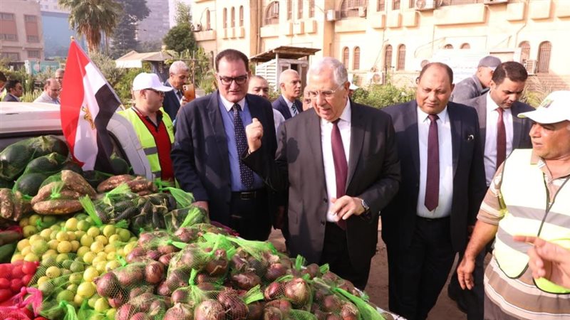 وزير الزراعة يتفقد
