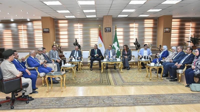 محافظ الشرقية يستقبل