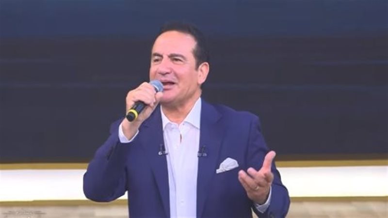 الفنان محمد ثروت،