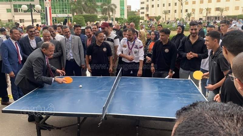 مبارة تنس طاولة بين