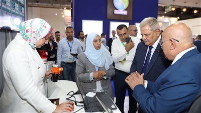 رئيس الشركة القابضة للمياه يتفقد أجنحة المعرض الدولى للمياه اكسبوتك 2023