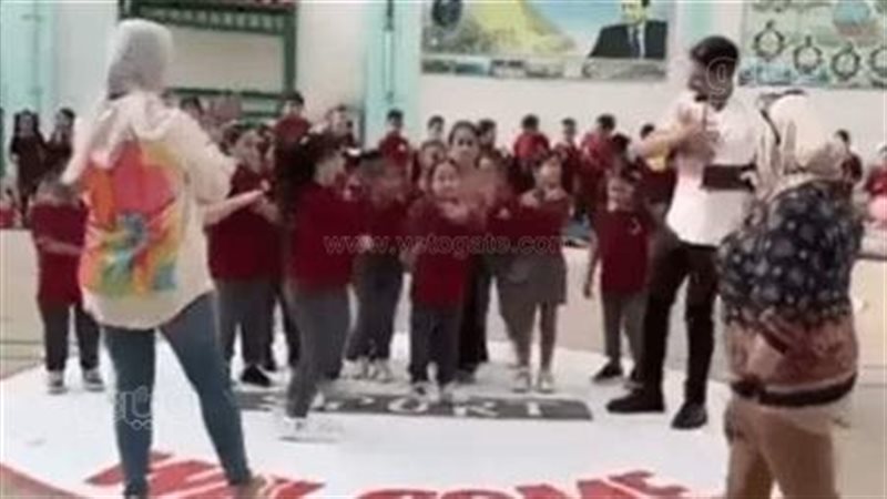 التلاميذ يرقصون على