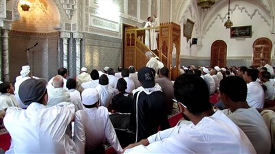 تفسير حلم صلاة الجمعة في المنام وعلاقته بزيارة بيت الله الحرام 