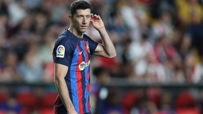 ليفاندوفسكي يخضع لاختبار طبي لحسم موقفه من مباراة برشلونة وإشبيلية