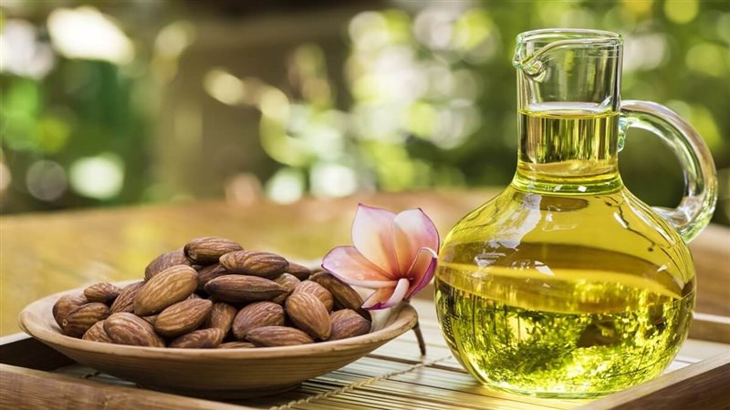 زيت اللوز الحلو وفوائده،