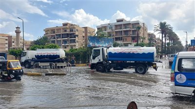 150 سيارة رفع مياه لمواجهة التقلبات الجوية بشوارع الإسكندرية (صور)