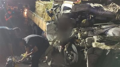 أول صور لمصرع شخصين إثر تصادم سيارتين نقل أعلى الطريق الدائري 
