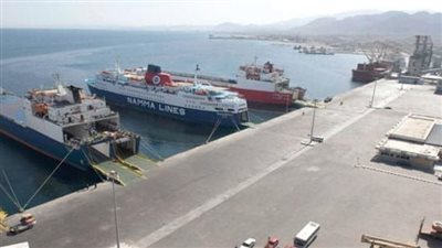 تداول 8 آلاف طن بضائع و419 شاحنة بموانئ البحر الأحمر