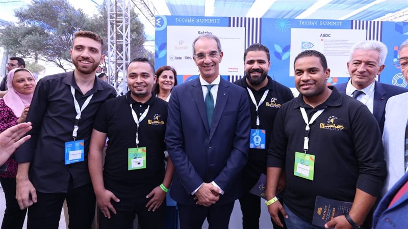 د. عمرو طلعت خلال
