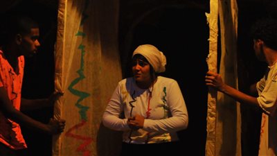 غرفة بلا مَخرج، الصمود واكتشاف العالم ضمن عروض نوادي المسرح (صور)