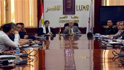 محافظ الأقصر يتابع استعدادات الأجهزة للتعامل مع الأزمات