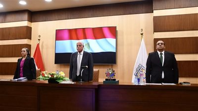 محافظ جنوب سيناء يناقش استعدادات مواجهة الأزمات والسيول