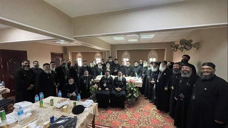 كهنة شرق السكة الحديد،