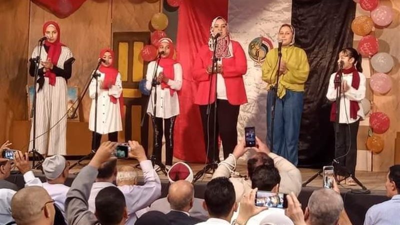 حفل فني على مسرح