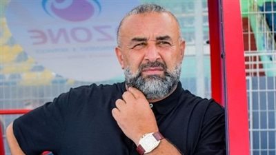 استقالة مدرب اتحاد العاصمة الجزائري بعد هتافات مضادة من الجماهير 