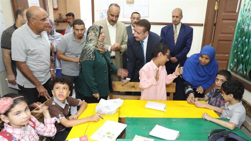 محافظ المنوفية خلال