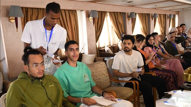 الوفود العربية تتناقش