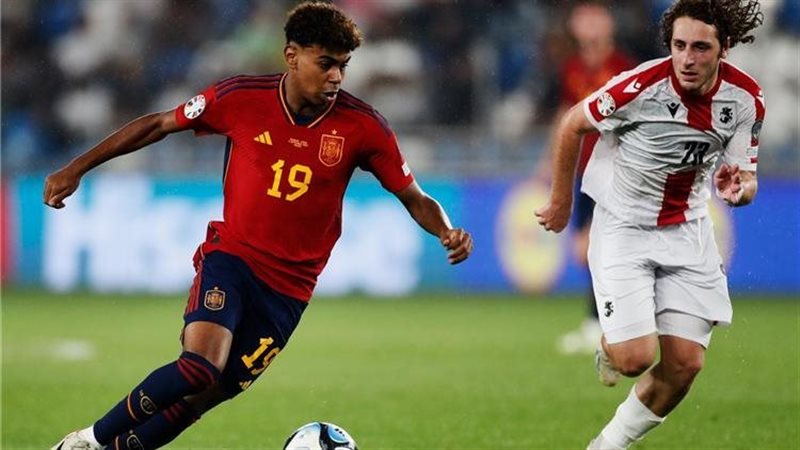 لامين يامال لاعب