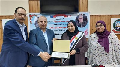 وكيل تعليم دمياط يكرم مدير إدارة الموازنة لوصولها سن التقاعد