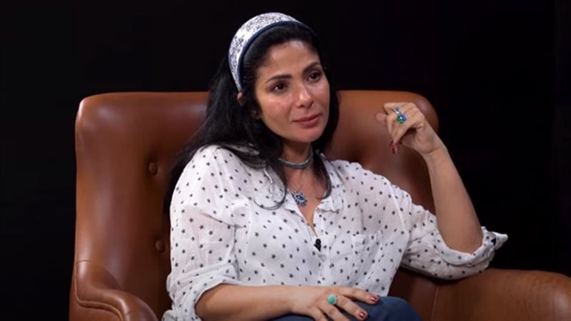 الفنانة مني زكي،