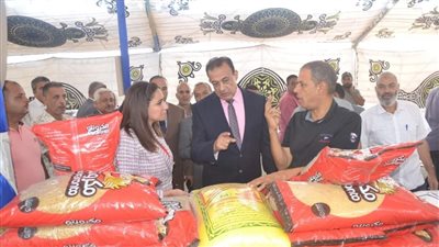 نائب محافظ البحيرة تتفقد معرض أبوالمطامير لتوفير السلع الغذائية بأسعار مخفضة (صور)
