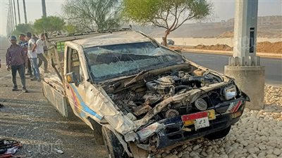 3 صور ترصد إصابة 7 عمال في انقلاب سيارة ربع نقل في الطريق الأوسطي 