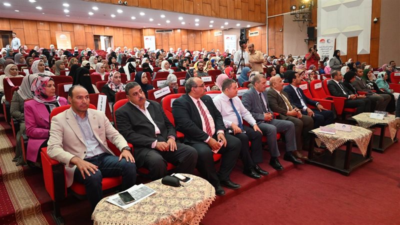 جانب من ندوة النرأة