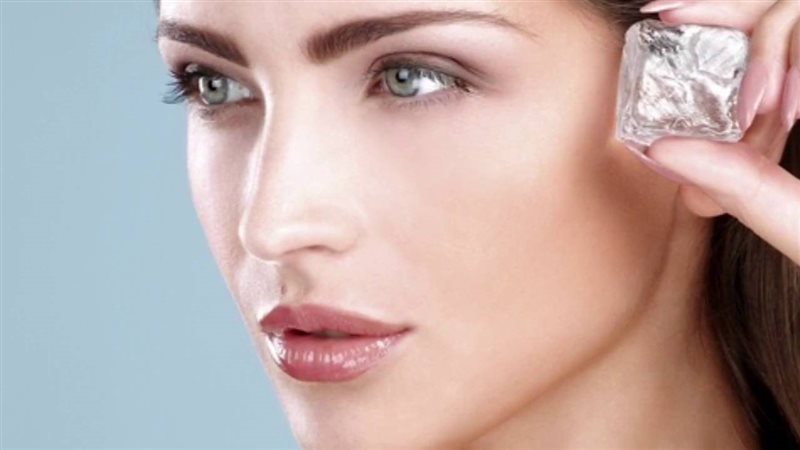 فوائد الثلج على البشرة،