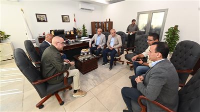 وزير الإسكان يشدد على ضغط معدلات التنفيذ بالعلمين الجديدة 