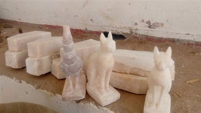 فراعنة‭ ‬العصر‭ ‬الحديث..‭ ‬حكايات‭ ‬الأحفاد‭ ‬عن‭ ‬نحت‭ ‬تماثيل‭ ‬الألبستر‭ ‬من‭ ‬الجبال.. ندرة‭ ‬الأيدي‭ ‬العاملة‭ ‬وعدم‭ ‬توفر‭ ‬المادة‭ ‬الخام‭ ‬أبرز‭ ‬التحديات‭ ‬أمام‭ ‬هذه‭ ‬الحرفة