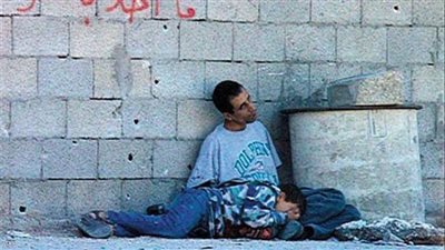 بعد 23 عاما من الجريمة، والد محمد الدرة يودع أشقاءه الشهداء في غزة (فيديو)