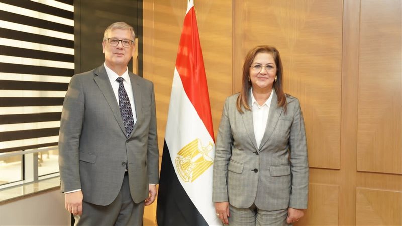 وزيرة التخطيط تبحث