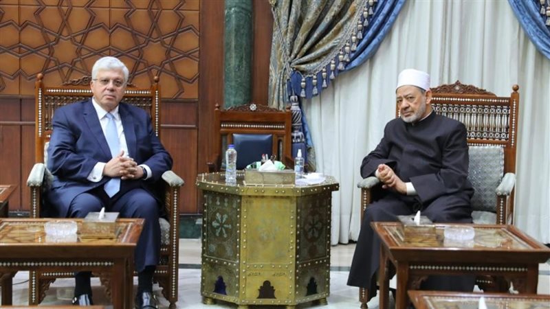 شيخ الأزهر مع وزير
