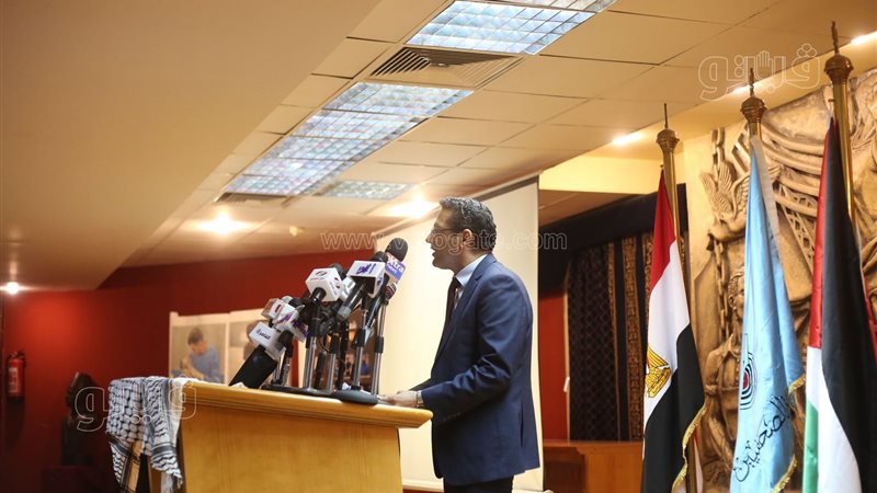 نقيب الصحفيين خلال