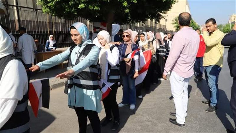 طلاب جامعة عين شمس