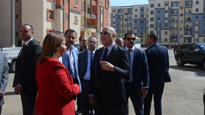 وزير الاسكان خلال