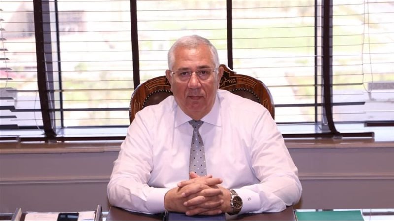  السيد القصير وزير