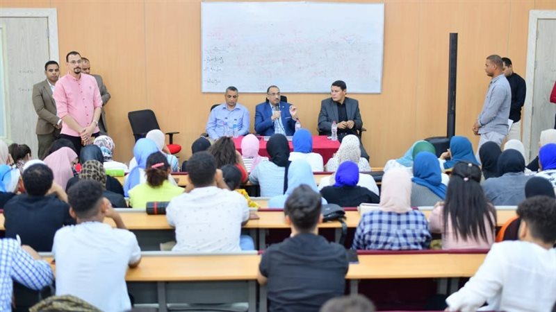  لقاء تعريفي مع الطلاب