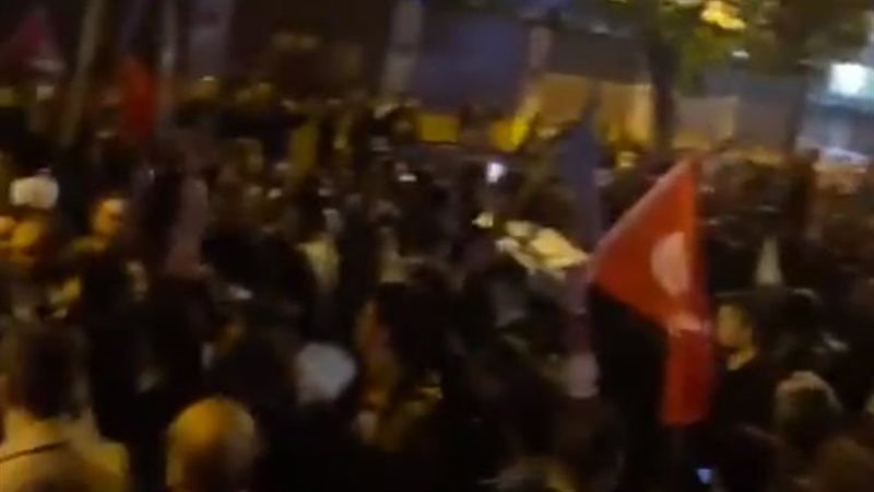 مظاهرات أمام سفارة