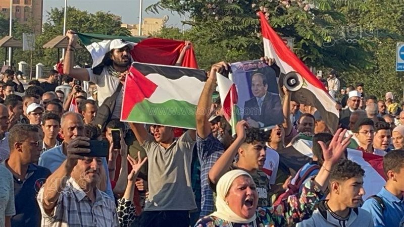 طلاب جامعة طنطا يدعمون
