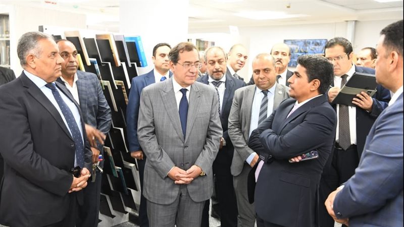 وزير البترول خلال